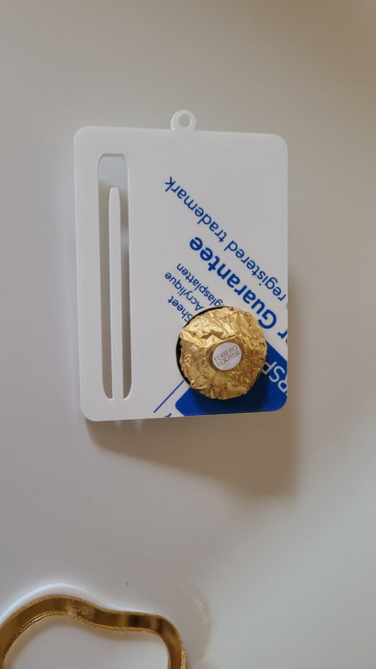 Hanging money holder