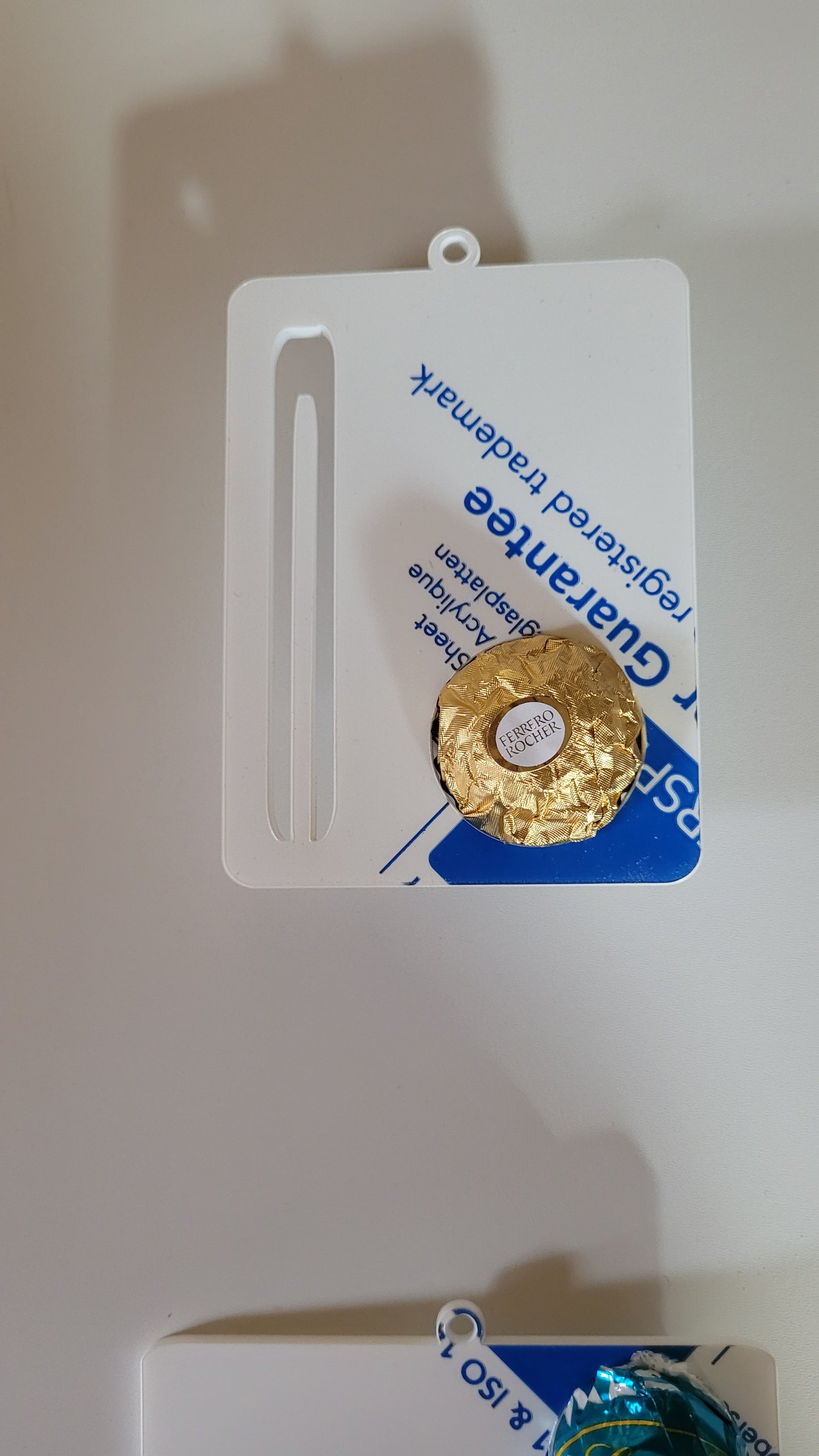 Hanging money holder